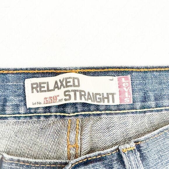 Levi's 559 Relaxed Straight Upcycled Lace Hem Dark Wash Denim Shorts Size 33 - Picture 3 of 5